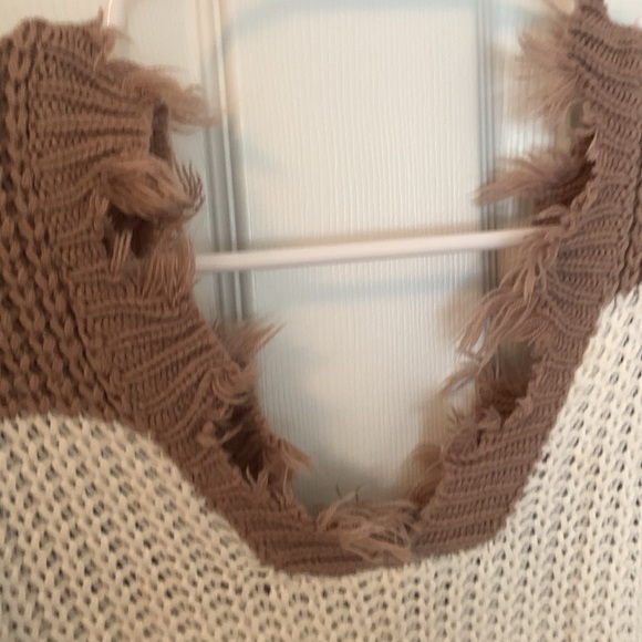 Fall colors distressed crop sweater by Lala factory - Picture 2 of 7